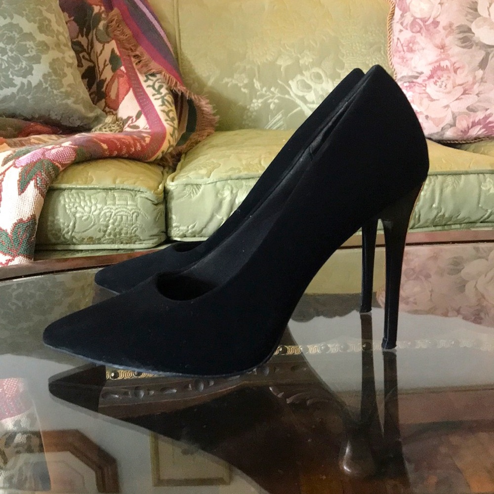 EUC Simple Black Heels 🖤